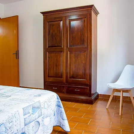 Casa Baddo, Fronte Air Con Iun R1866 בית נופש קאלה גונונה